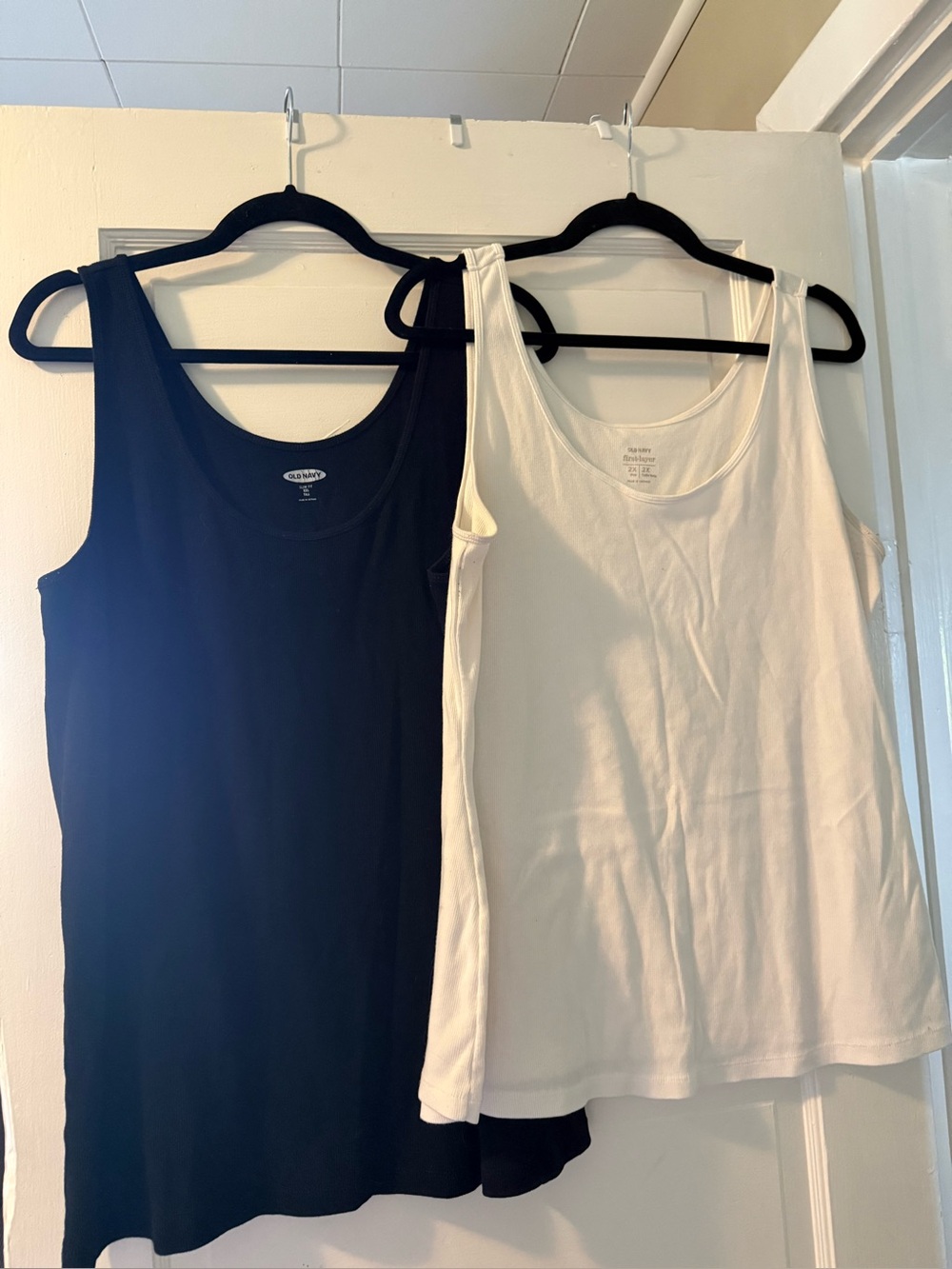 Old Navy White Scoop Neck Tank Top - Set of 2X - Black & White